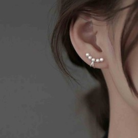 Yheakne Boho Pearl Clip On Earrings Silver Pearl Ear Cuffs Earrings Vintage Pearl Clip Earrings No Piercing Cartilage Pearl Earrings Jewelry for Women and Girls (Silver)