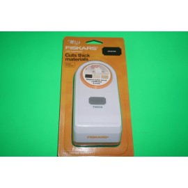 Fiskars NEW SEALED Fiskars 1.5 inch 1.5" Label Punch THICK CUT Magnet Balsa Cardboard