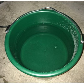 Farm Innovators HB-60 9 Quart 2 Gallon 60 Watt Plastic Heated Bucket with Built in Thermostat, Green