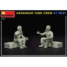 Miniart 1:35 - Ukrainian Tank Crew at Rest
