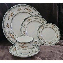 Wedgwood Hampshire Bone China 5 Piece Place Setting R4668