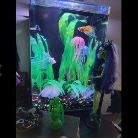 REIRQIE 2Pcs Soft Silicone Aquarium Plants Glowing Kelp Fish Tank Plants Decor Artificial Aquarium Plant Decoration Simulation Artificial Water Grass for Fish Tank,Green,7inch