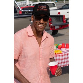 ALLNTRENDS Trucker Hat Don't Forget My Senior Discount Funny Snapback Mesh Cap (Black White Red)