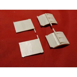 AMT White Freightliner Dual Drive Rear Fenders/Mud Flaps 1/25