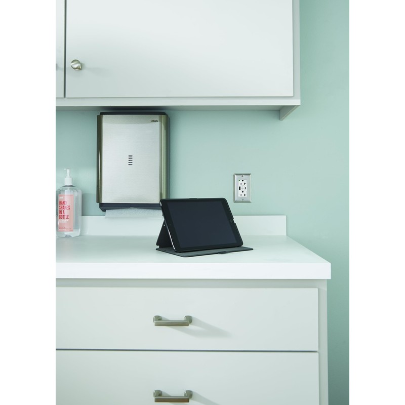 Legrand Pass & Seymour Radiant 20 Amp Hospital-Grade GFCI Wall