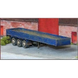 Knightwing Model Railway 3 Axle Flatbed Truck Trailer with Planked Sides - OO Gauge Plastic Kit