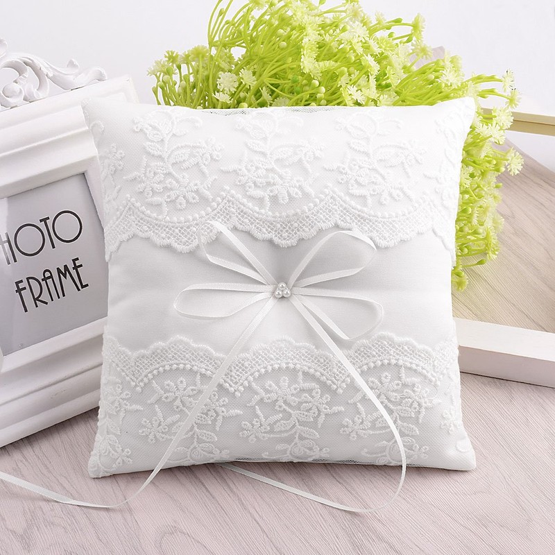 Gudotra Porte-Alliance Lace Wedding Ring Cushion (20cm)