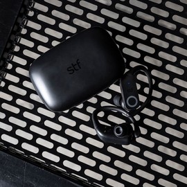 STF Audífonos Deportivos Inalámbricos Iron Earth | Micrófono Incorporado | Resistentes A Salpicaduras | Base Recargable