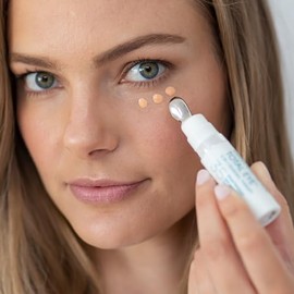 Colorescience. Total Eye® 3-in-1 Renewal Therapy SPF 35+, UVA /UVB, Contorno de ojos y corrector hidratante con protección, solar - Antioxidante, hidr