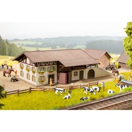 NOCH Farm Detailed Model Building Kit, H0 1:87, Ideal for Dioramas and Railway Landscapes