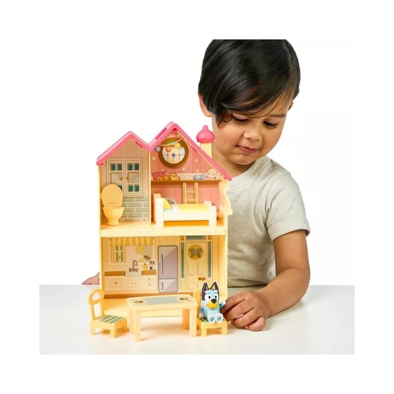 Bluey Mini Home Playset Casa Compacta Figura Bluey Color Amarillo