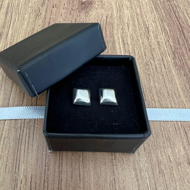 Agalea | Aretes tipo Broqueles diseño de Caudro de plata