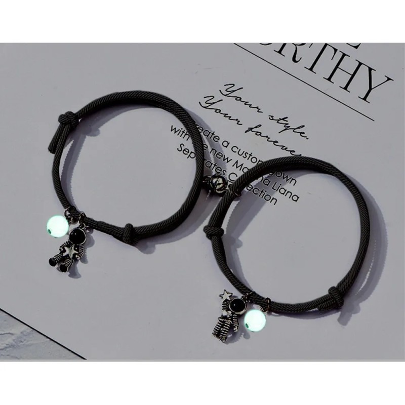 Set 2 Pulseras Para Parejas Imán Astronauta Brilla Oscuridad Color
