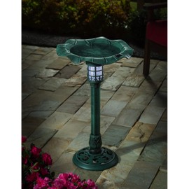 Evergreen Garden Outdoor Décor Solar Plastic Bird Bath Lily Pad in Green Patina for Homes Gardens Yards Lawn and Patio