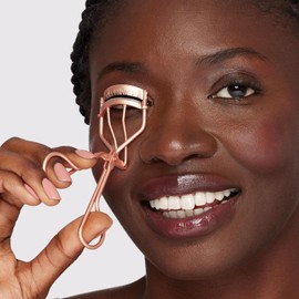 Rizador de Pestañas Clásico Tweezerman, de color Oro Rosado, con Almohadillas de Repuesto - Herramienta para Pestañas para todo tipo de Ojos