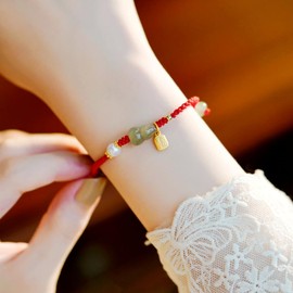 Lucky Rotes Schnur Armband Geflochtene Schnur, Handgemacht Reisperlen auf Schnur Verstellbar, Gute Reise Geschenk Talisman Wunsch Sicherheit Wohlstand Guard Ihre Liebe Geschenk für Frauen Mädchen (d)