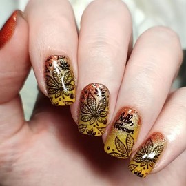 Thanksgiving Press on Nails Medium Square Fake Nails with Maple Leaves Designs Golden Glitter Glue on Nails Press ons Orange Yellow Ombre Stick on Nails for Women 24Pcs