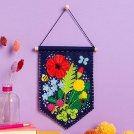 Hawthorn Handmade Wildflower Pennant Felting Kit. Felt Craft Kit for Adults, Including Wool Felt Sheets, Wooden Dowel, Cotton Yarn & Thread, Instructions & More. Make Your Own Adult Craft Kits, 20cm