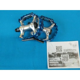 SE Bikes BMX Blue / Silver Bear Trap Pedals 9/16" Set with Reflectors - New