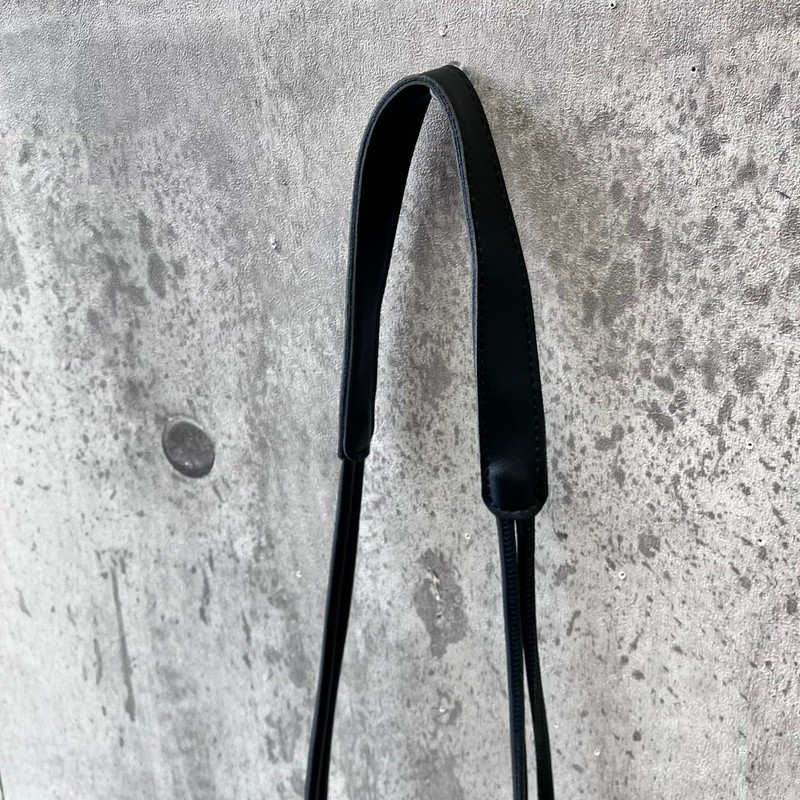 mauve Mesh Square Smartphone Shoulder, Black