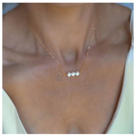 Yheakne Boho Pearl Choker Necklace Gold Pearl Pendant Necklace Tiny Pearl Floating Necklace Minimalist Wedding Necklace Jewelry Women and Girls Gifts