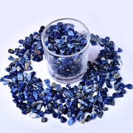 Erliway 100g Natural Sodalite Crystal Chips, 7-9mm Tumbled Chips Crushed Crystal Stone, Polished Crystal Chip for Fish Tank, Healing Tumbled Chip for Reiki Crystal Jewelry Making Home Décor