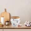 MEKBOK Garlic Keeper,Garlic Keeper for Counter,White Ventilated Garlic Container,Ceramic Garlic