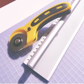 Professional Safety Ruler, 55 cm, Cutting Ruler with Handle, Aluminium Ruler with Steel Edge, Safety Ruler with Non-Slip Coating