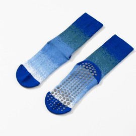 Yoga Pilates Socks with Grips for Women Non Slip Gradient Color-Blocked Cushioned Crew Socks for Barre Ballet Dance (One Size, Blue)