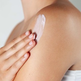 PRIMAVERA Alles Liebe Body Butter 150 ml - Natural Cosmetics, Body Lotion, Body Butter - Rose, Mandarin Fragrance - Nourishes and Nourishes the Skin - Slightly Pink Texture