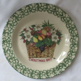 Henn GERALD HENN WORKSHOPS CHRISTMAS 1997 GREEN SPONGEWARE POTTERY PLATE - NEW W/ BOX