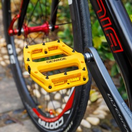 GEWAGE Bicycle Pedals, Nylon Fibre MTB Pedals with Reflectors, 9/16 Inch Non-Slip, Lightweight Bicycle Platform Pedals with 3 Bearings for Road Bike, MTB, E-Bike (Yellow)