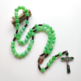 Rosary Necklace with Jesus Christ Cross Red Green Rosary Beads Necklace Faith Necklace for Women First Communion Baptism Jewelry Gifts