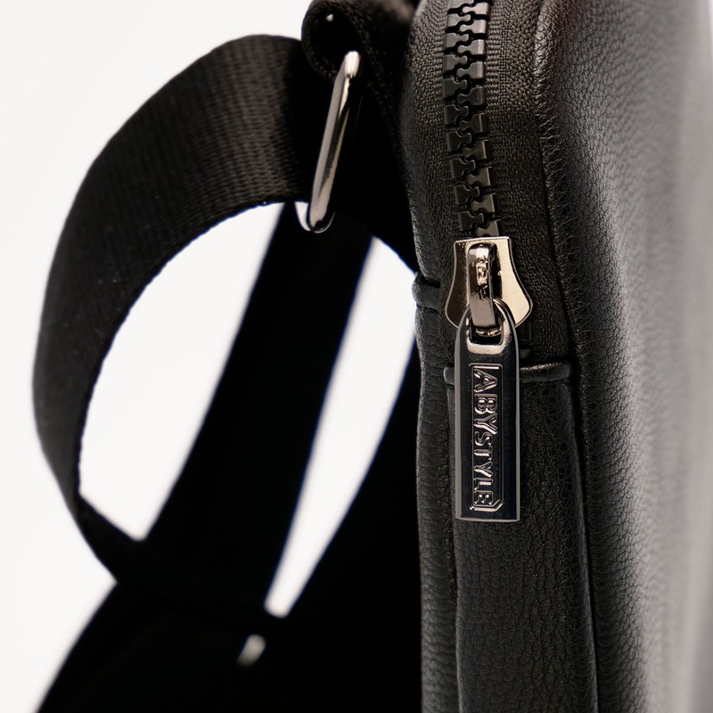 ABYSTYLE - Dragon Quest Messenger Bag with Dragon Symbol Vinyl