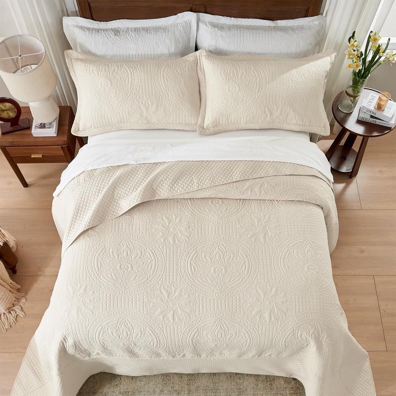 Qucover Oversized King Bedspread 132x 120, Extra Wide Alaska King