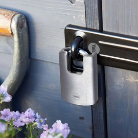 Yale Y121B/40/125/1 Brass Closed Shackle Padlock (40mm) - Black Outdoor Weatherproof Lock for Chain, Door, Gate, Toolbox - 3 Keys - HIGH Security