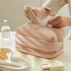 Bolsa de maquillaje Buttermilk por Pudinbag, Azul, Mediano, Suave y