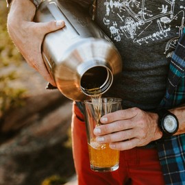 TrailKeg - 128oz Vacuum Insulated Bottle - Portable Stainless Steel Growler for Beer and Other Beverages - Keeps Drinks Cold for Up to 24 Hours - Double Sealing Lid with Easy-Carry Handle