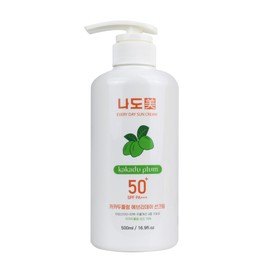 Nadomomi Nadomi Kakadu Plum Sunscreen without white cast / SPF50+ PA+++ Refreshing daily sunscreen with Vitamin C, Nadomi Kakadu Plum Lotion 300ml / 나도미 카카두플럼 백탁없는 선크림 / SPF50+ PA+++ 비타민C 함유 산뜻한 데일리 선크림 나도미 카카두플럼 로션 300ml