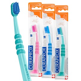 Curaprox Cepillo de dientes para bebé (paquete de 3); cerdas extra suaves para niños