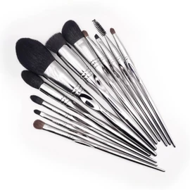Set completo de brochas MEIN Beauty x MLashes.