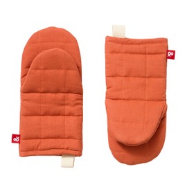 Hedley & Bennett Oven Mitts - Heat Resistant Kitchen Mittens - Baking Gloves with Hanging Loop - 100% Cotton Outer and Lining; 100% Polyester Filling - Paprika Red