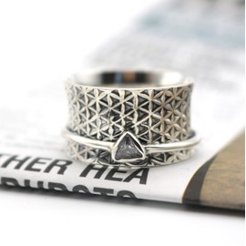 Energy Stone GEOMETRIC TRILLION Cubic Zirconia Silver Meditation Rotating Ring (EU81)