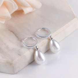 ASH'S CHOICE Silver 925 Earrings Pearls, 3 Pairs Sterling Silver 925 Stud Earrings Pearl Set, Small Silver Hoop Earrings with Pendant Beads Drops Pink Purple White Pearl Earrings Hanging for Women,