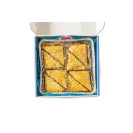 Bakluva 8-Piece Baklava Pastry Dessert Gift Box - (8) Large 2.3 oz (66 gram) Pieces - Perfect for Gifts, Parties, and More