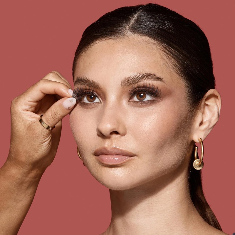 KISS Black Strip Lash Adhesive 024 Oz Waterproof Oat Extract