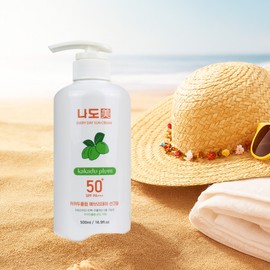 Nadomomi Nadomi Kakadu Plum Sunscreen without white cast / SPF50+ PA+++ Refreshing daily sunscreen with Vitamin C, Nadomi Kakadu Plum Lotion 300ml / 나도미 카카두플럼 백탁없는 선크림 / SPF50+ PA+++ 비타민C 함유 산뜻한 데일리 선크림 나도미 카카두플럼 로션 300ml