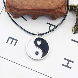 Yin Yang Gifts Necklace for Men Women Christmas Birthday Gifts for Grandson Daughter Yin and Yang Necklaces for Couple Best Friends Yin Yang Pendant Necklace for Niece Aunt