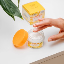Victoria Beauty - Vitamin C Cream High Dose with SPF 20, Anti-Ageing Face Cream Against Wrinkles and Dark Circles, Vegan Brightening Day Cream with SPF20 for Men and Women (1 x 50 ml)
