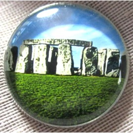 GLASS DOME PICT BUTTON -- WONDERS OF THE WORLD -- STONEHENGE WILTSHIRE ENGLAND